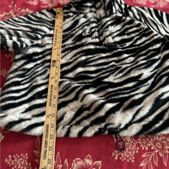 Calvin Klein Performance Zebra Print Fuzzy Half Zip Pull-Over Jacket Size M - Picture 11 of 11